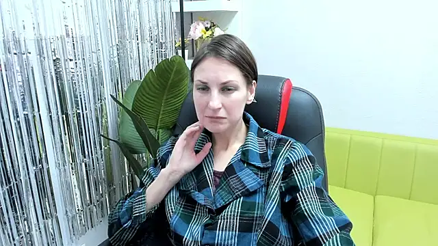 Snapshot of AuroraScript chatting on January 2025 06:30:01 PM AuroraScript online show from January 2025 06:30:01 PM