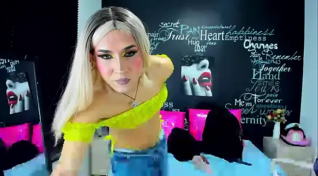 DarianaGia online show from December 2024 05:05:02 AM