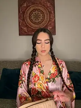 Snapshot of EmmaRosalie chatting on February 2025 09:26:02 PM EmmaRosalie online show from February 2025 09:26:02 PM