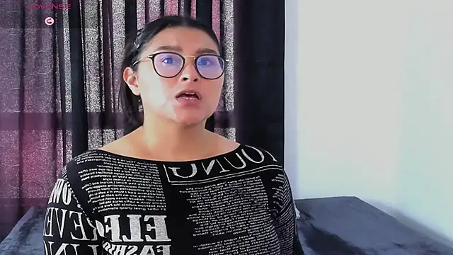 lorymoon online show from December 2024 07:01:02 PM