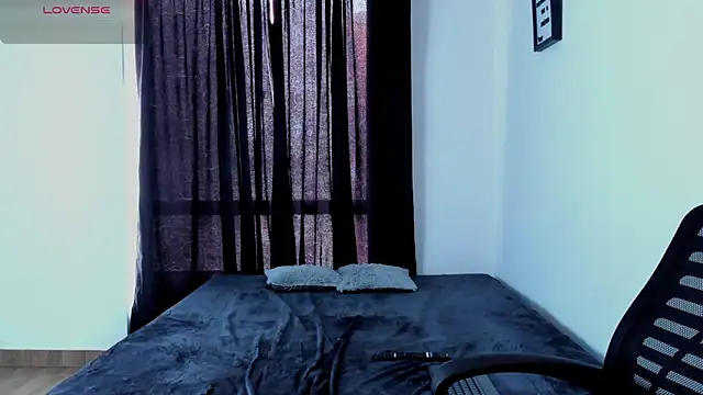 lorymoon online show from December 2024 07:00:01 PM