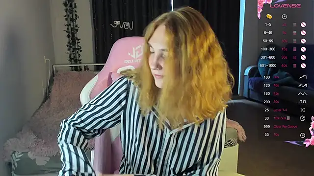 Snapshot of ReddHotPipper chatting on December 2024 05:05:02 AM ReddHotPipper online show from December 2024 05:05:02 AM