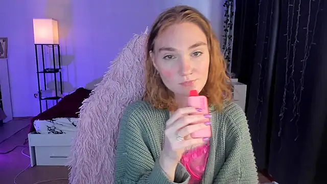 Snapshot of ReddHotPipper chatting on October 2025 03:07:01 AM ReddHotPipper online show from October 2025 03:07:01 AM