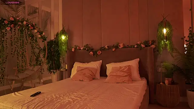 Smiley Mia online show from September 2025 05:10:02 AM