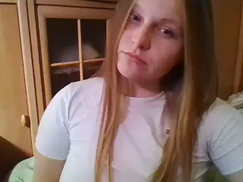 Evasapples online show from December 2024 09:20:01 PM