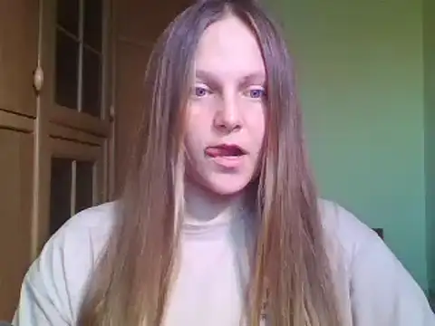 Evasapples online show from February 2025 07:54:02 AM