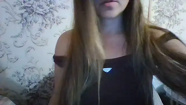 Snapshot of Evasapples chatting on June 2026 06:47:01 PM Evasapples online show from June 2026 06:47:01 PM