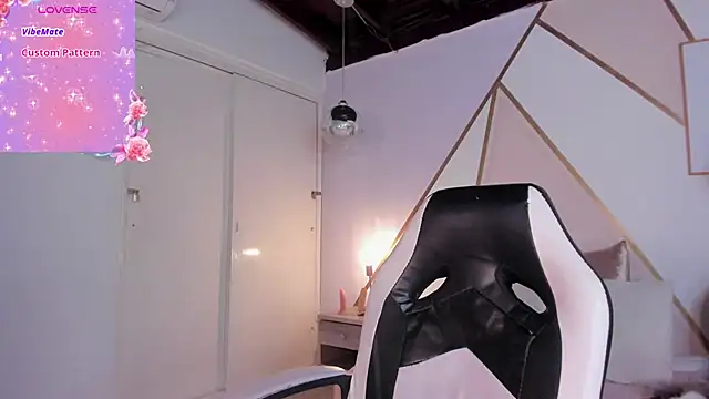 Snapshot of emma_carterr1 chatting on December 2024 01:04:02 AM emma carterr1 online show from December 2024 01:04:02 AM