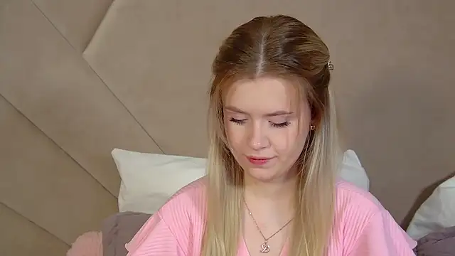 MilanaBalmain online show from April 2026 04:32:01 AM