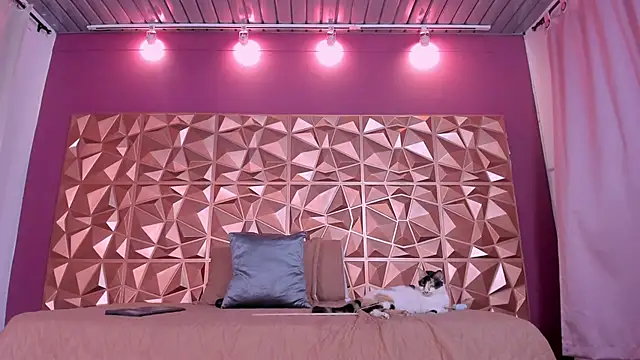 keendaall online show from December 2024 01:56:02 PM