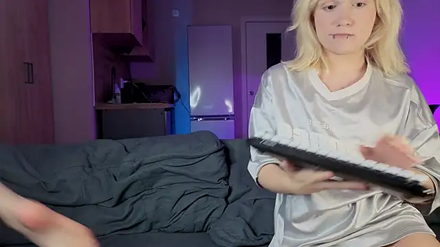 Snapshot of Gregory_Byyrd chatting on October 2025 09:04:01 PM Gregory Byyrd online show from October 2025 09:04:01 PM