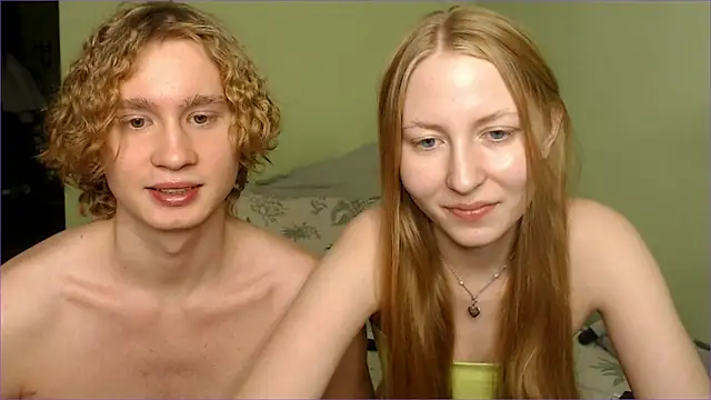 Snapshot of AliceStoneJhonyStone chatting on November 2025 01:56:02 PM AliceStoneJhonyStone online show from November 2025 01:56:02 PM