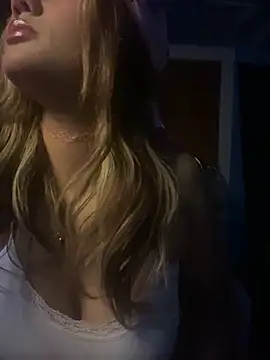 Snapshot of y0urlilgf chatting on December 2024 10:32:02 PM y0urlilgf online show from December 2024 10:32:02 PM