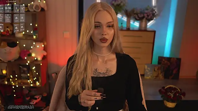 ManiFreyja online show from April 2026 08:50:02 PM