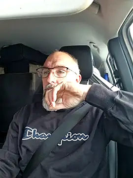 Snapshot of Crosss-23cm chatting on February 2025 03:21:01 PM Crosss-23cm online show from February 2025 03:21:01 PM