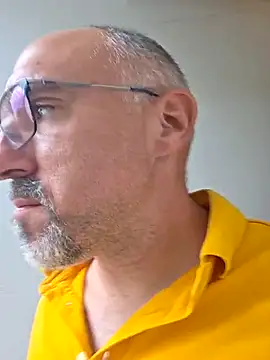 Snapshot of Crosss-23cm chatting on October 2025 12:05:01 PM Crosss-23cm online show from October 2025 12:05:01 PM