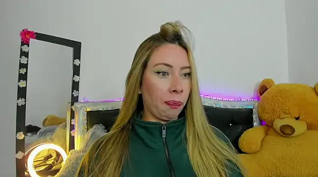 JanneKim online show from February 2025 05:22:02 PM