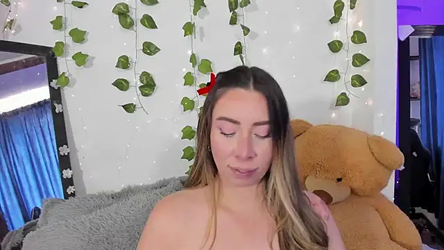 JanneKim online show from October 2025 03:44:01 PM