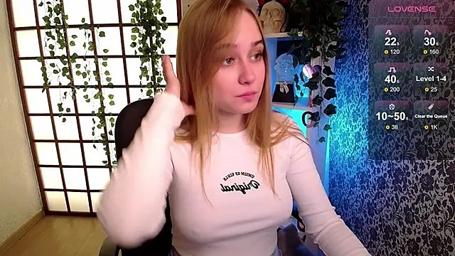 Snapshot of LianaBright chatting on December 2024 02:14:01 AM LianaBright online show from December 2024 02:14:01 AM