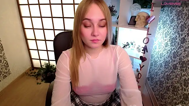 Snapshot of LianaBright chatting on December 2024 02:25:01 AM LianaBright online show from December 2024 02:25:01 AM