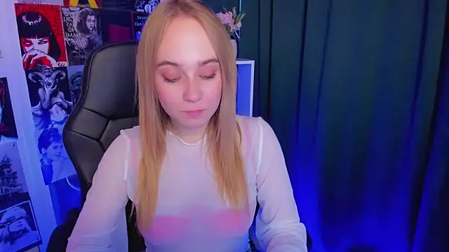 Snapshot of LianaBright chatting on December 2024 02:54:01 AM LianaBright online show from December 2024 02:54:01 AM