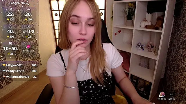 Snapshot of LianaBright chatting on January 2025 08:01:01 AM LianaBright online show from January 2025 08:01:01 AM