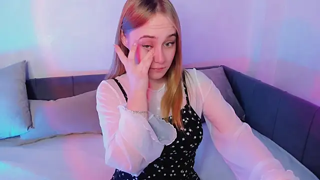 Snapshot of LianaBright chatting on January 2025 05:51:02 AM LianaBright online show from January 2025 05:51:02 AM