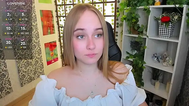 Snapshot of LianaBright chatting on March 2025 05:50:02 AM LianaBright online show from March 2025 05:50:02 AM