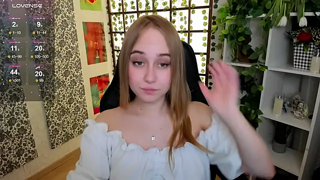 Snapshot of LianaBright chatting on March 2025 05:22:02 AM LianaBright online show from March 2025 05:22:02 AM