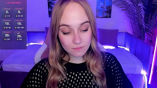 Snapshot of LianaBright chatting on March 2025 12:14:02 PM LianaBright online show from March 2025 12:14:02 PM