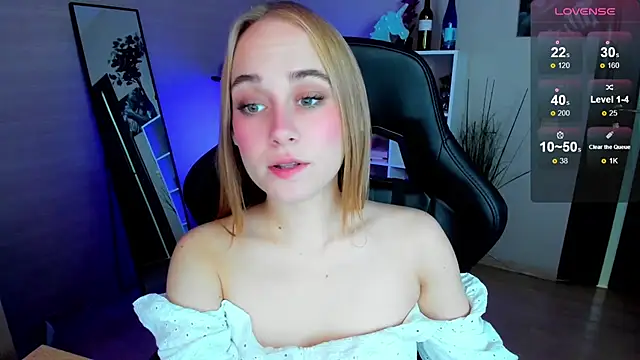 Snapshot of LianaBright chatting on October 2025 02:10:01 AM LianaBright online show from October 2025 02:10:01 AM