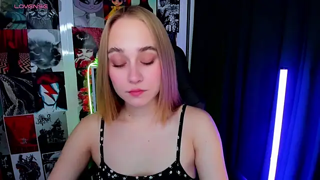 Snapshot of LianaBright chatting on October 2025 02:15:01 AM LianaBright online show from October 2025 02:15:01 AM