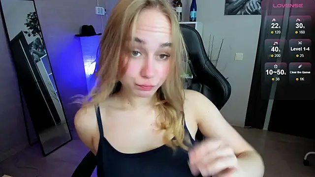 Snapshot of LianaBright chatting on October 2025 02:36:02 AM LianaBright online show from October 2025 02:36:02 AM