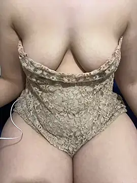 Snapshot of Rouh_ chatting on December 2024 11:18:02 PM Rouh online show from December 2024 11:18:02 PM