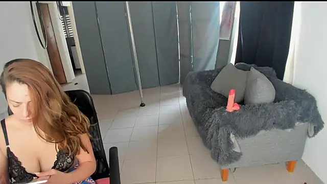 Snapshot of jessiburningheels chatting on January 2025 04:46:02 PM jessiburningheels online show from January 2025 04:46:02 PM