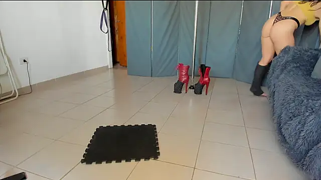 Snapshot of jessiburningheels chatting on January 2025 06:25:01 PM jessiburningheels online show from January 2025 06:25:01 PM