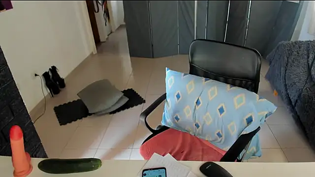 Snapshot of jessiburningheels chatting on January 2025 04:13:02 PM jessiburningheels online show from January 2025 04:13:02 PM