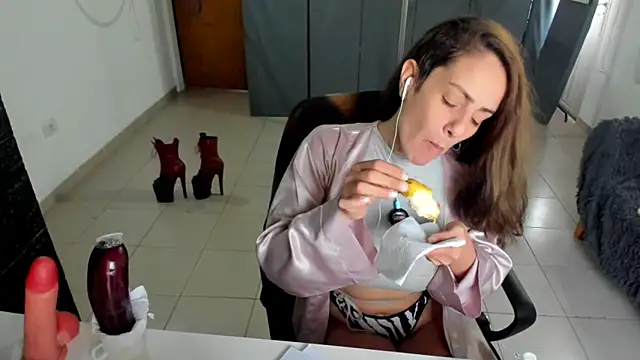 Snapshot of jessiburningheels chatting on February 2025 12:38:02 PM jessiburningheels online show from February 2025 12:38:02 PM