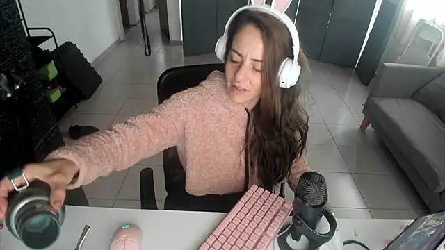 Snapshot of jessiburningheels chatting on March 2025 01:49:01 PM jessiburningheels online show from March 2025 01:49:01 PM