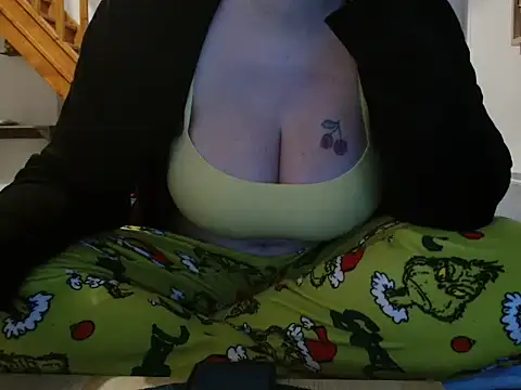 Snapshot of Lauzo21 chatting on November 2025 06:37:01 AM Lauzo21 online show from November 2025 06:37:01 AM