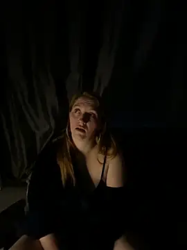 Snapshot of Stoner_BarbieXX chatting on June 2026 08:41:01 PM Stoner BarbieXX online show from June 2026 08:41:01 PM