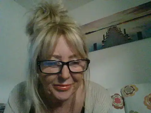 Snapshot of Miss-Cx chatting on December 2024 09:11:02 PM Miss-Cx online show from December 2024 09:11:02 PM