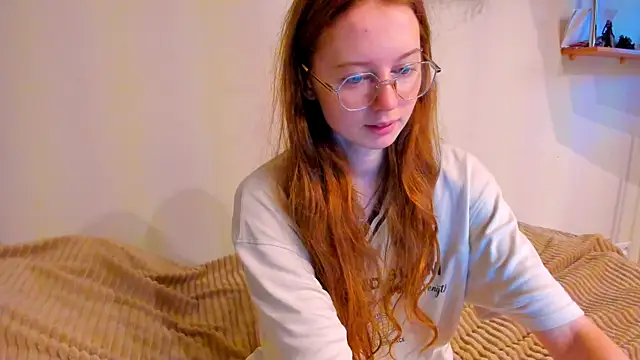 Fire Luna online show from December 2025 04:40:02 AM