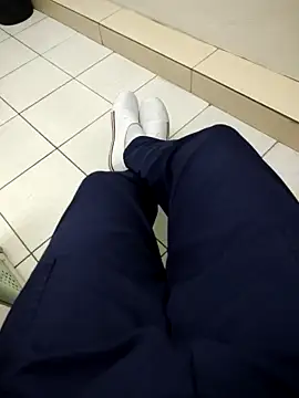 gatmoreno1 online show from October 2025 04:26:02 PM