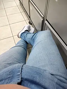 gatmoreno1 online show from October 2025 02:37:01 PM