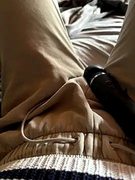 Snapshot of Ana-05 chatting on October 2025 10:36:01 AM Ana-05 online show from October 2025 10:36:01 AM