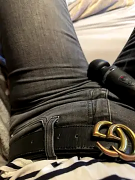 Snapshot of Ana-05 chatting on October 2025 03:38:02 PM Ana-05 online show from October 2025 03:38:02 PM