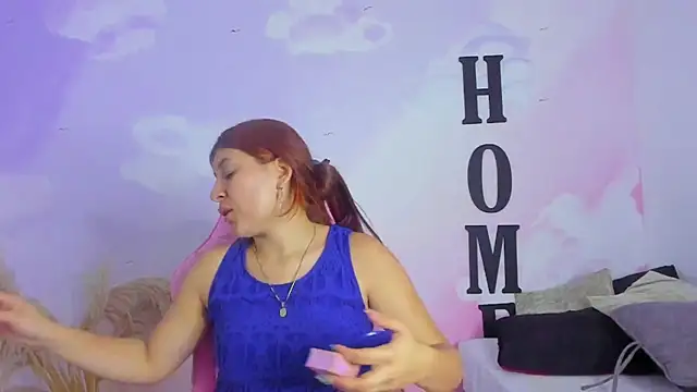 Snapshot of carolayrosse chatting on February 2025 01:13:01 AM carolayrosse online show from February 2025 01:13:01 AM