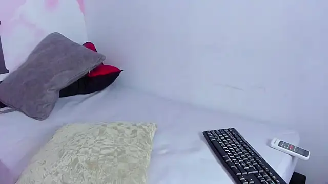 Snapshot of carolayrosse chatting on February 2025 04:15:02 AM carolayrosse online show from February 2025 04:15:02 AM