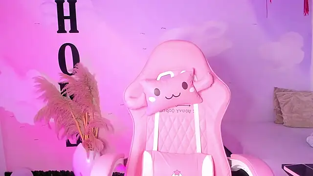 Snapshot of carolayrosse chatting on February 2025 12:38:02 AM carolayrosse online show from February 2025 12:38:02 AM